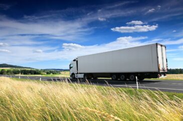 Camion sur une route